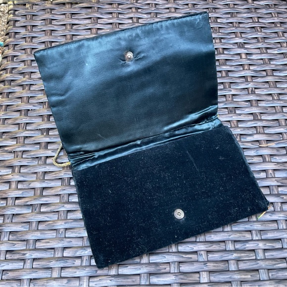 🌺Vintage Velvet Gold Embroidered Wristlet - Picture 14 of 16